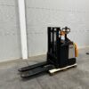 Crown DT3040-2.0 TL2100 gyalogkíséretű raklapmozgató targonca